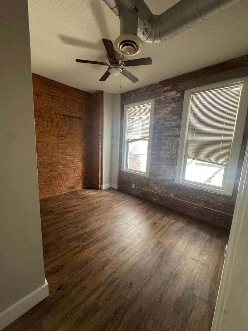 Davenport Apartment: 246 W 3rd St