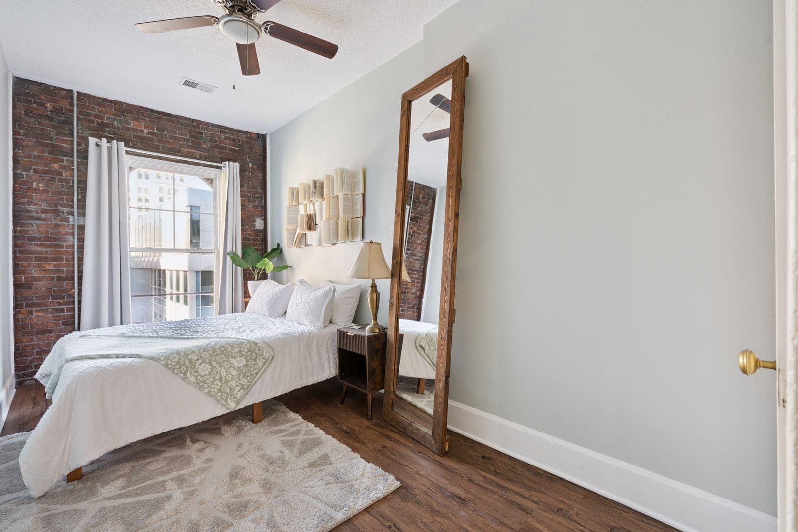 Davenport Apartment: 217 Brady St