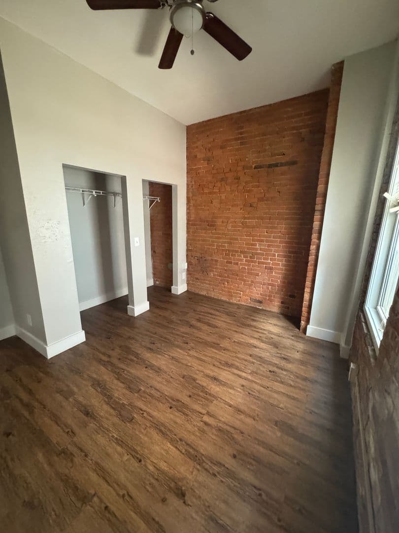 Davenport Apartment: 246 W 3rd St