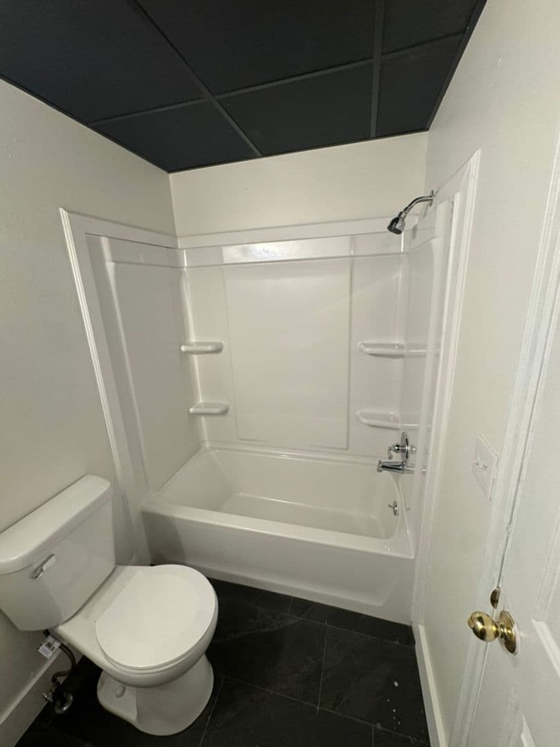 Davenport Apartment: 246 W 3rd St