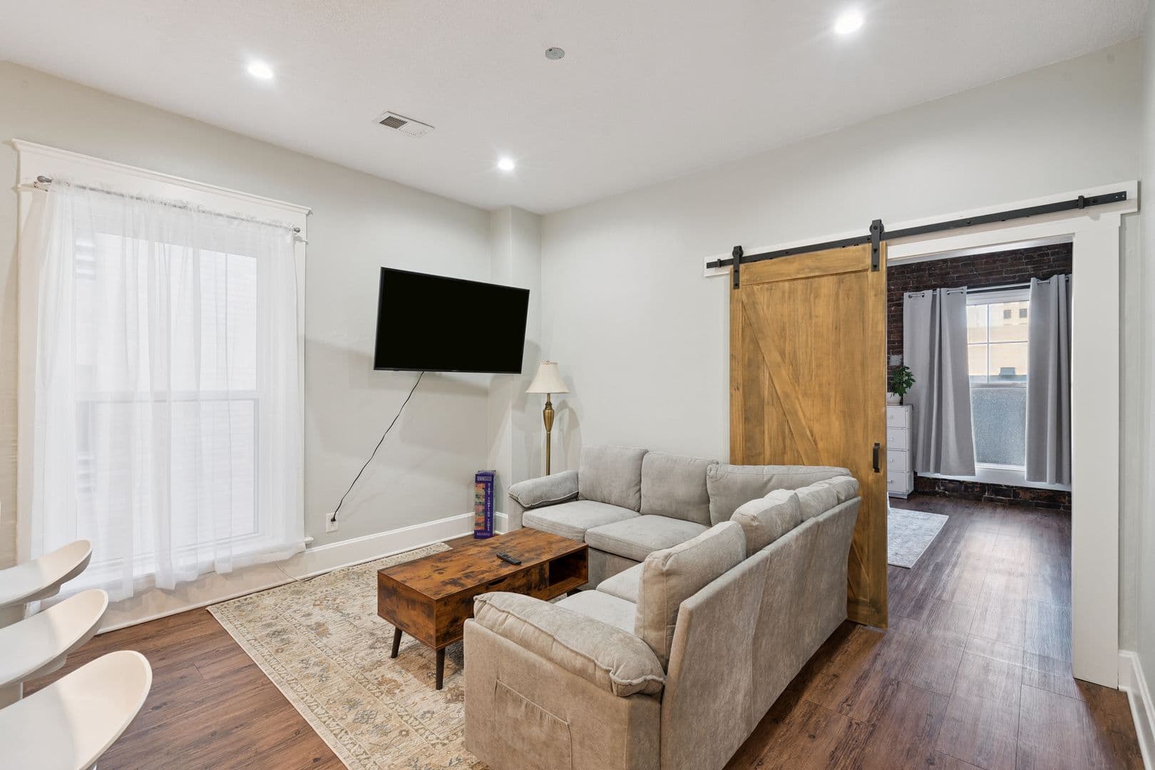 Davenport Apartment: 217 Brady St