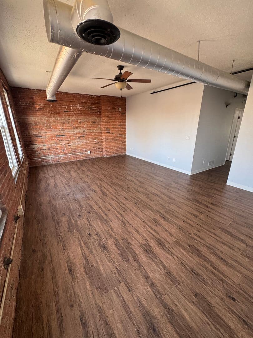 Davenport Apartment: 246 W 3rd St