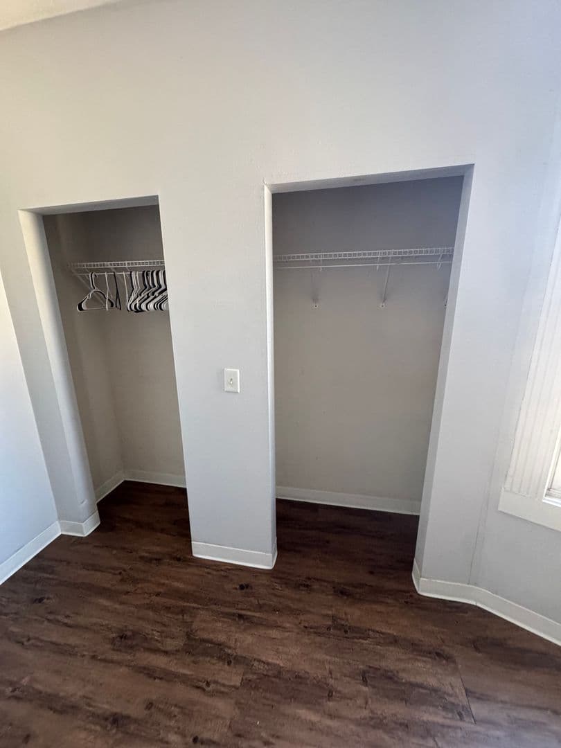 Davenport Apartment: 246 W 3rd St