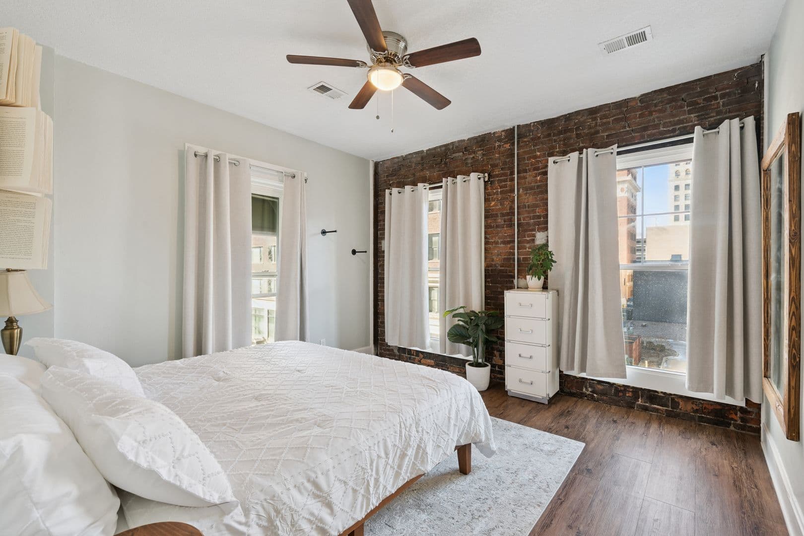 Davenport Apartment: 217 Brady St