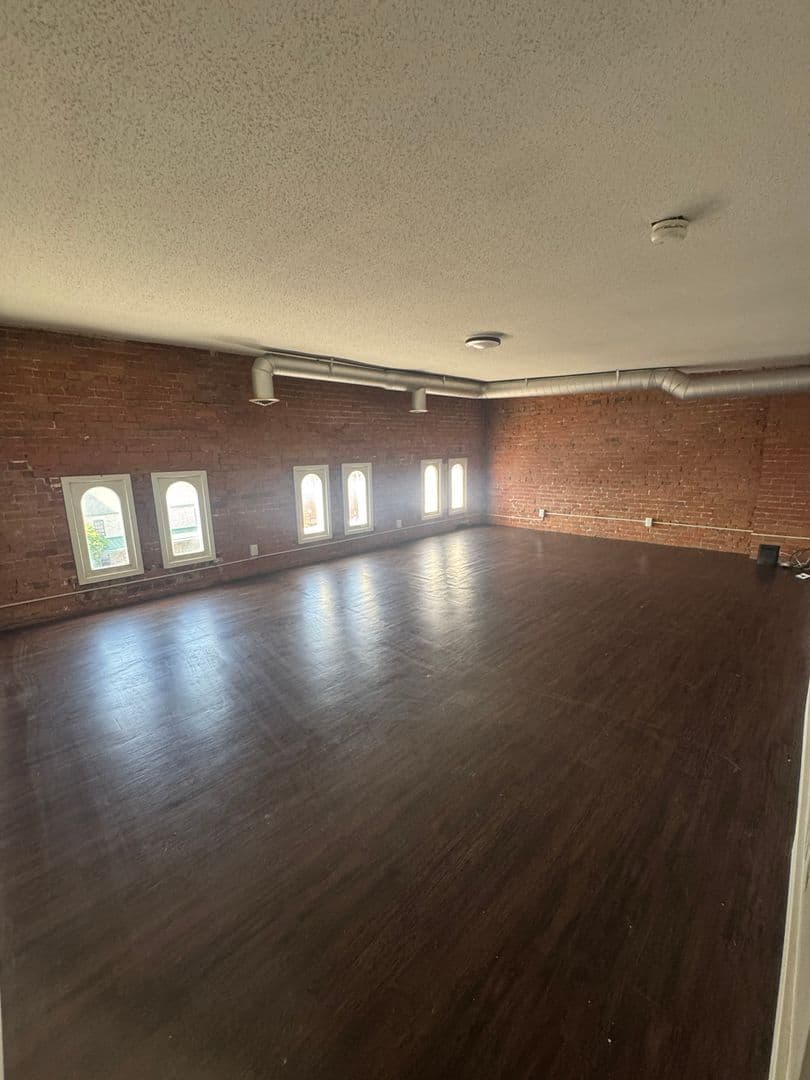 Davenport Apartment: 246 W 3rd St