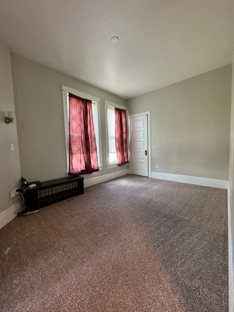 Davenport Apartment: 703 E. 14th St.