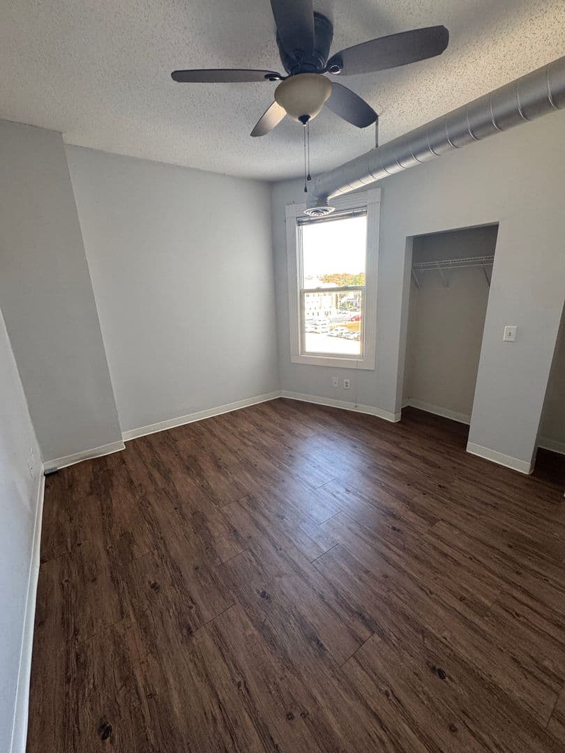 Davenport Apartment: 246 W 3rd St