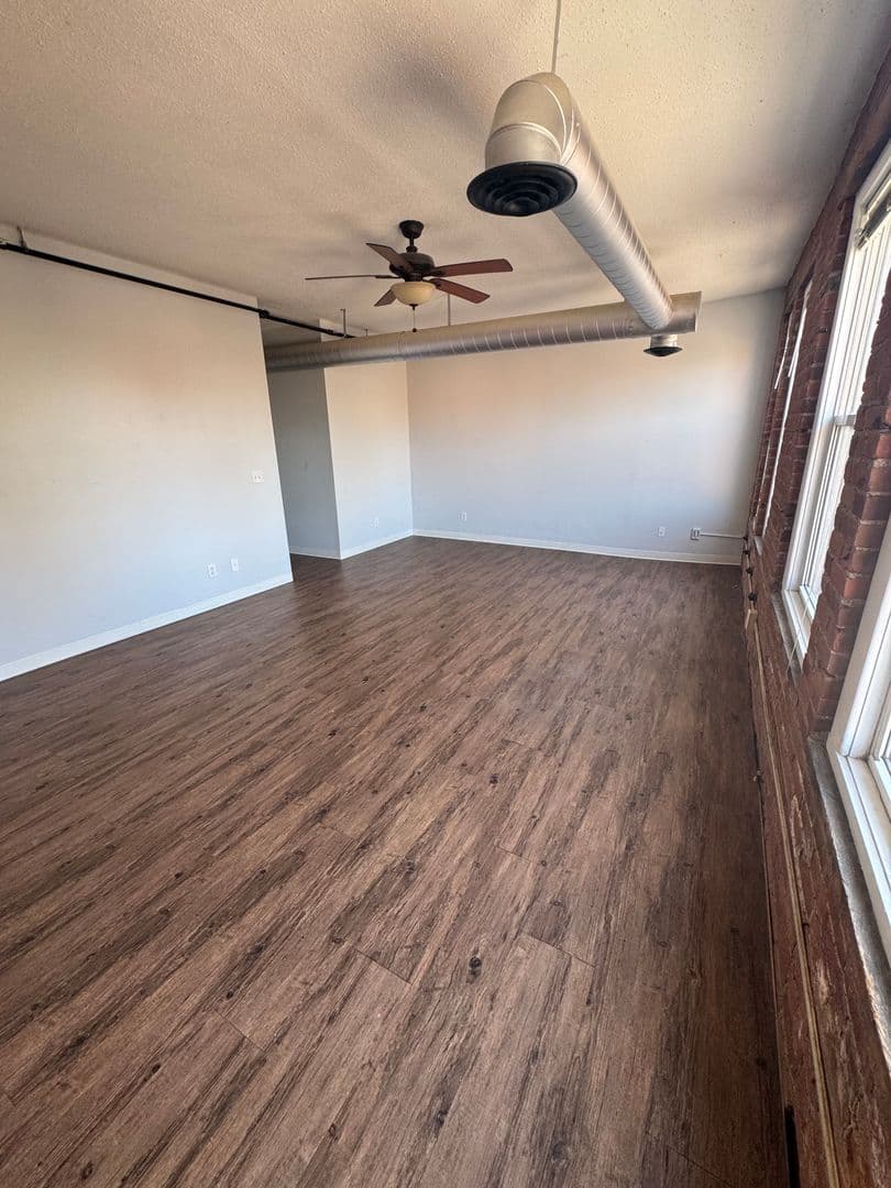 Davenport Apartment: 246 W 3rd St