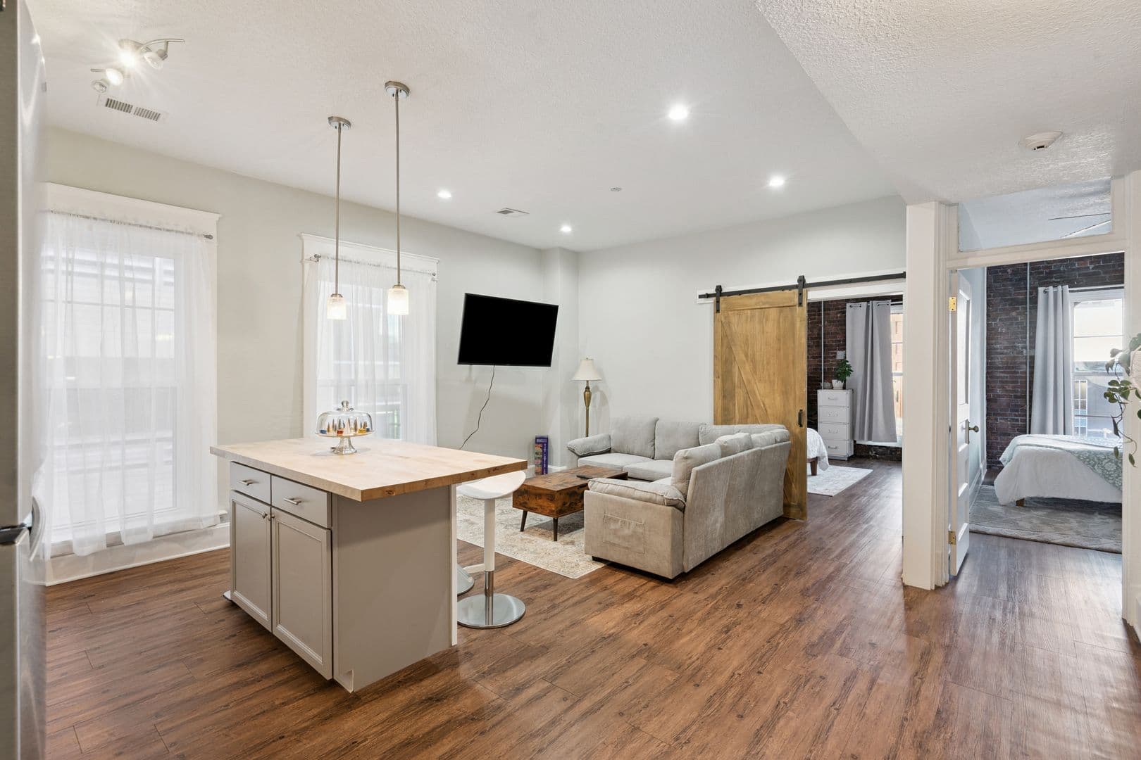 Davenport Apartment: 217 Brady St