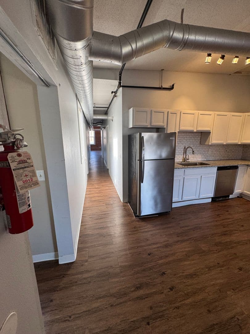 Davenport Apartment: 246 W 3rd St