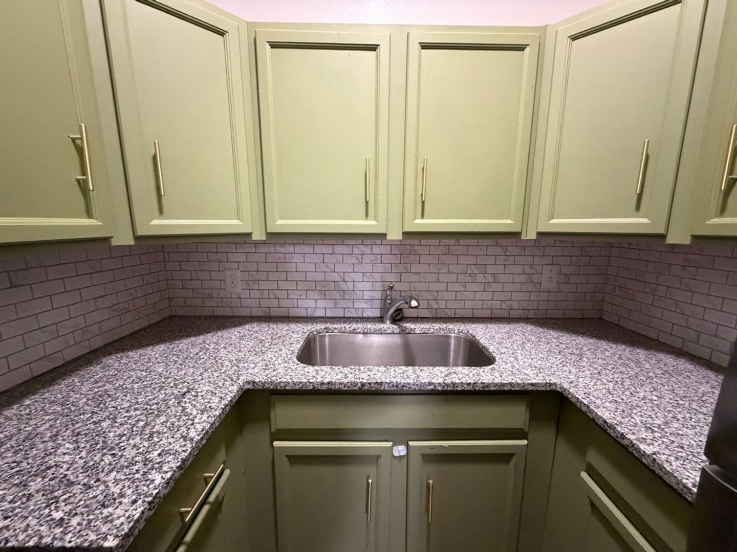 Davenport Apartment: 246 W 3rd St