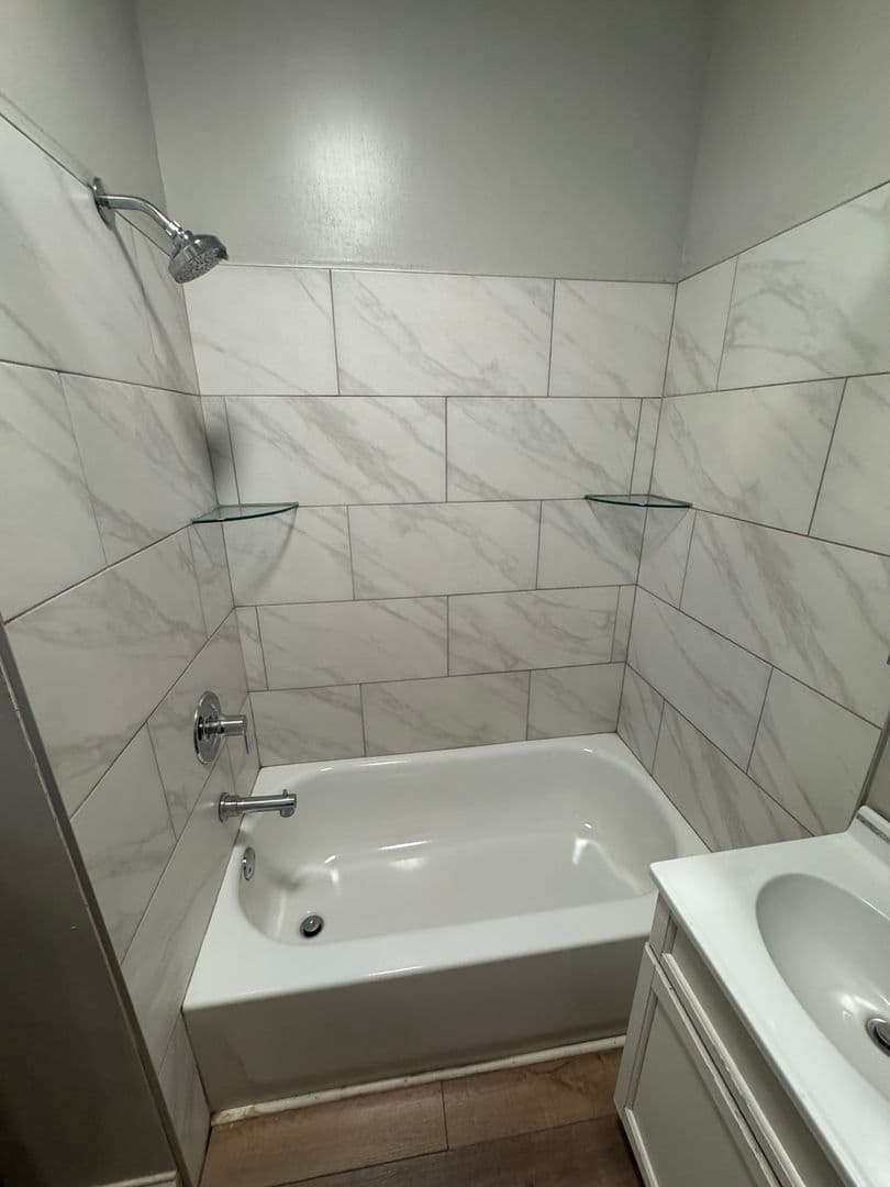 Davenport Apartment: 703 E. 14th St.
