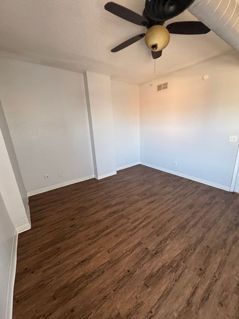 Davenport Apartment: 246 W 3rd St