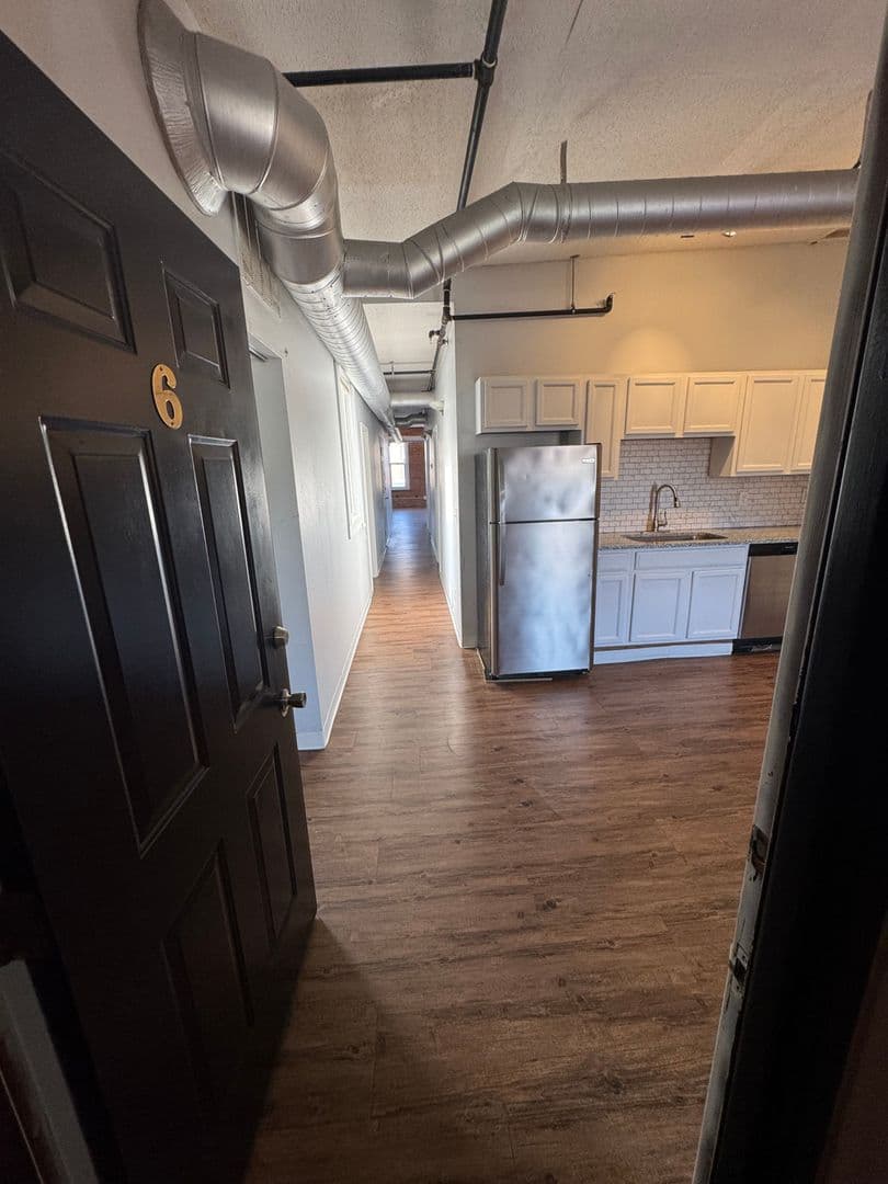 Davenport Apartment: 246 W 3rd St