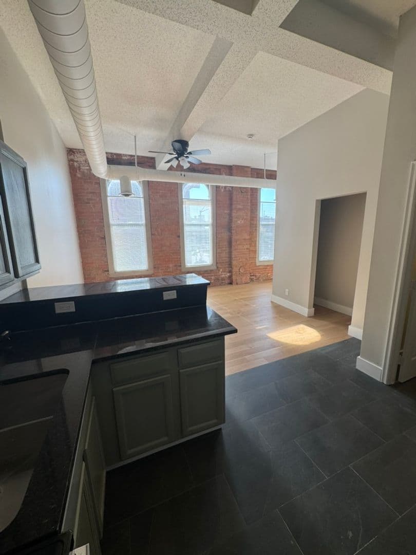 Davenport Apartment: 246 W 3rd St
