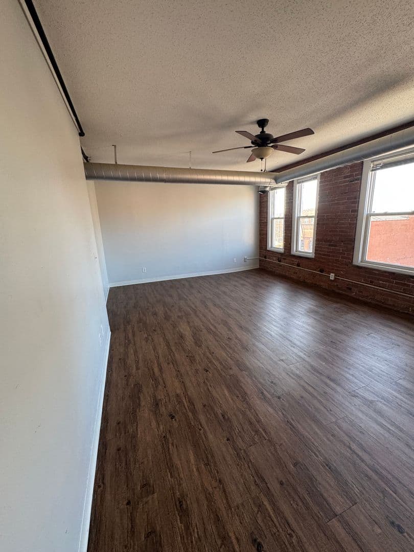 Davenport Apartment: 246 W 3rd St