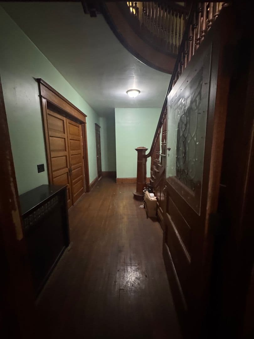 Davenport Apartment: 703 E. 14th St.
