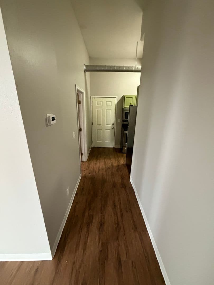 Davenport Apartment: 246 W 3rd St