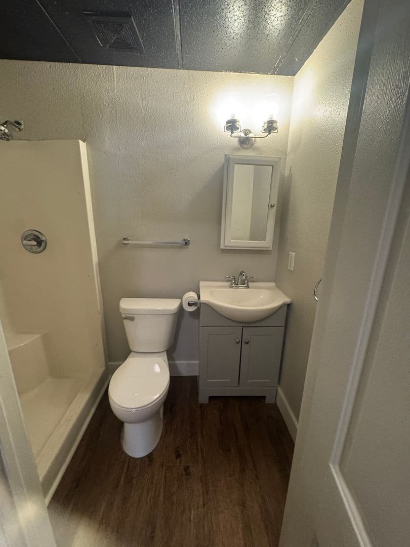 Davenport Apartment: 246 W 3rd St
