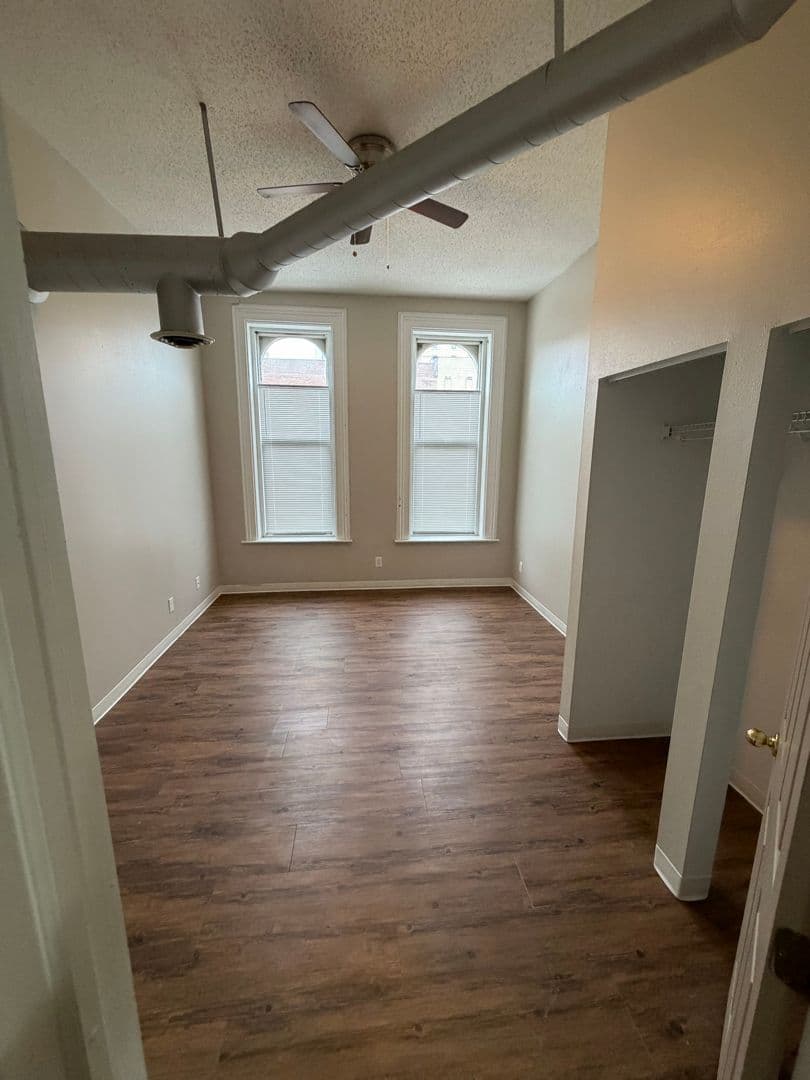 Davenport Apartment: 246 W 3rd St
