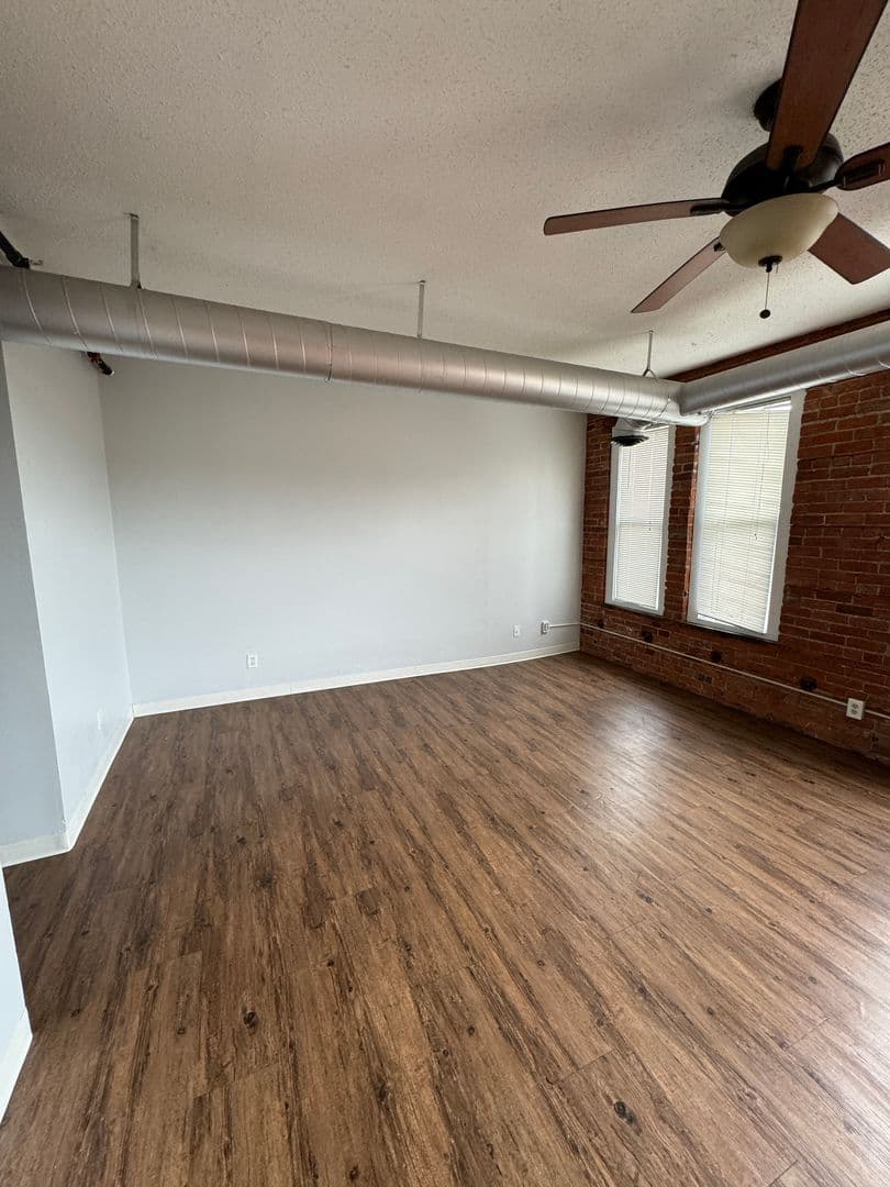Davenport Apartment: 246 W 3rd St