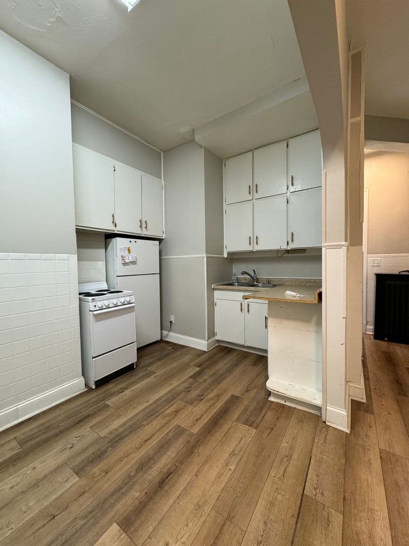 Davenport Apartment: 703 E. 14th St.