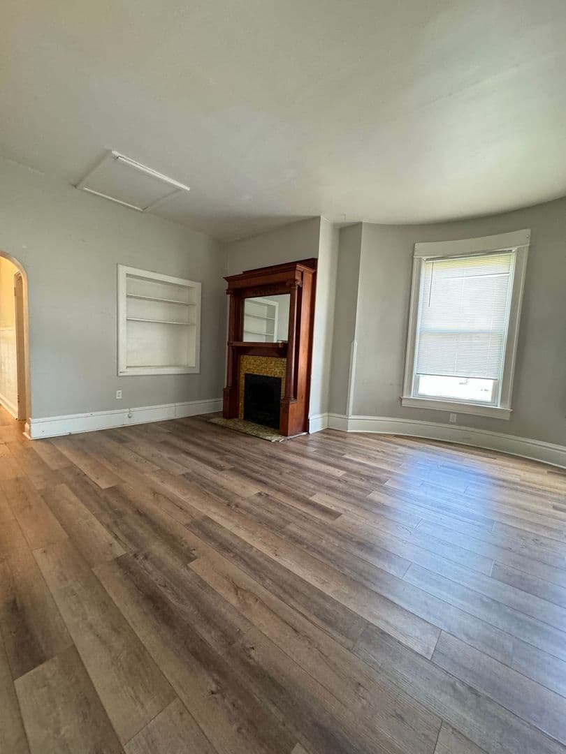 Davenport Apartment: 703 E. 14th St.