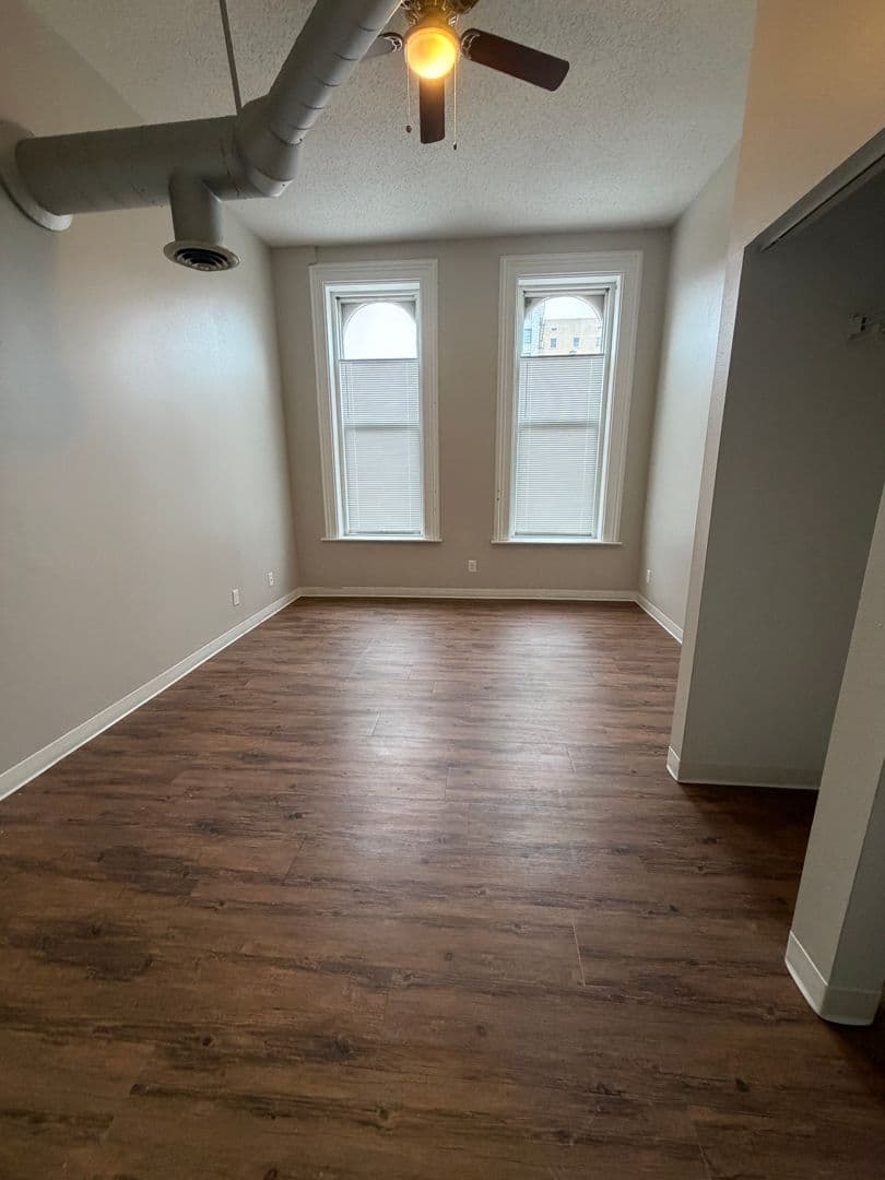 Davenport Apartment: 246 W 3rd St