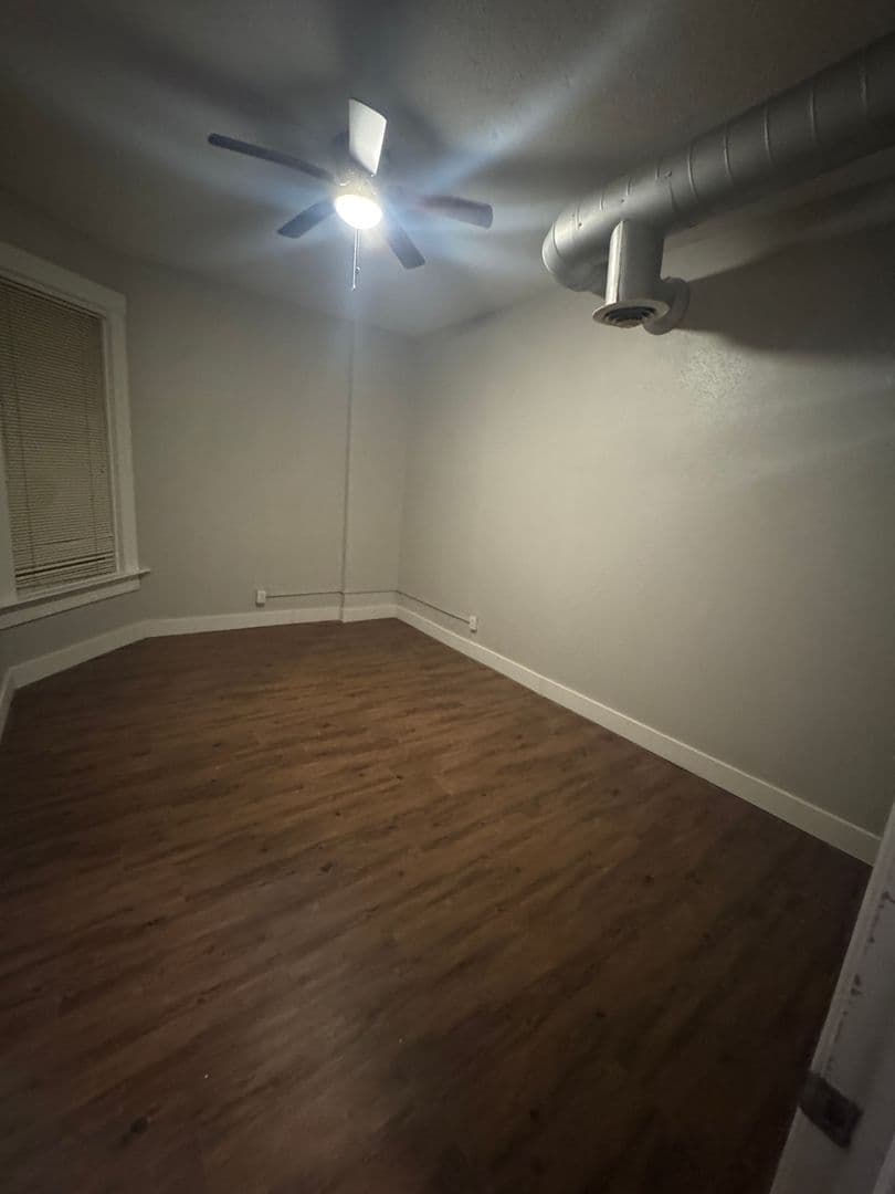 Davenport Apartment: 246 W 3rd St
