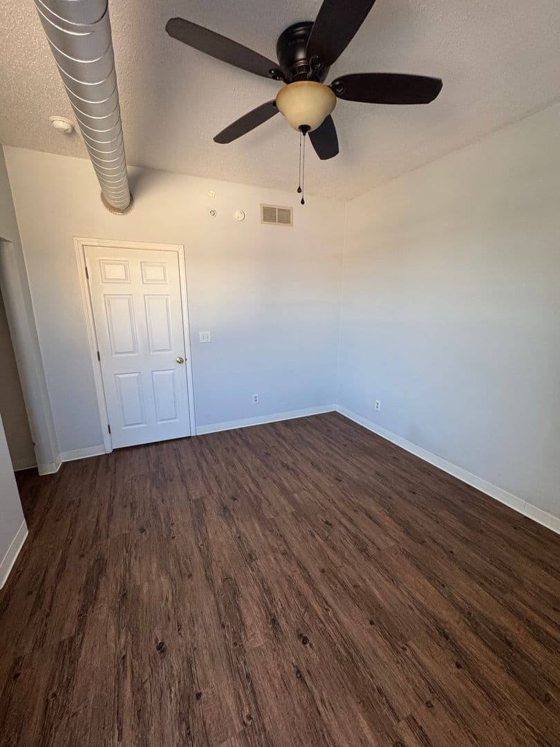 Davenport Apartment: 246 W 3rd St