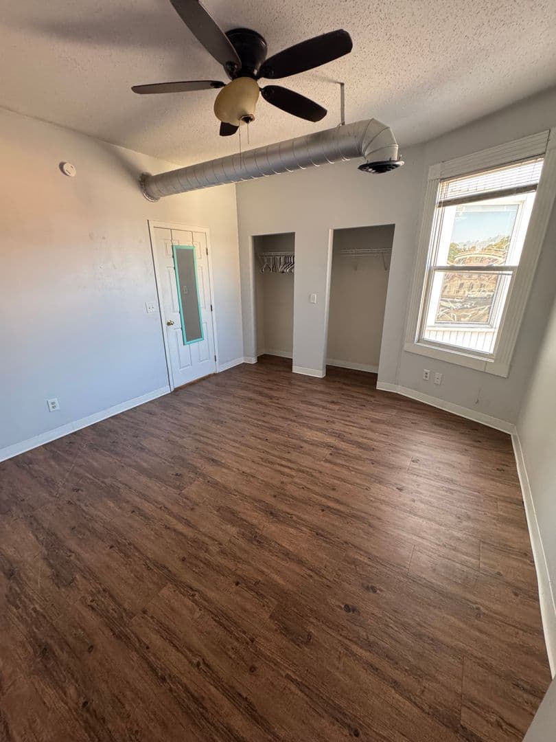 Davenport Apartment: 246 W 3rd St