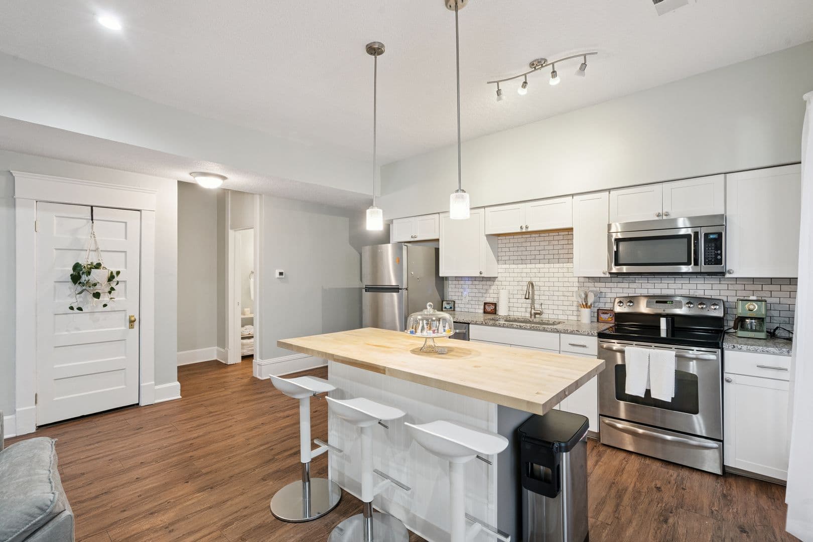 Davenport Apartment: 217 Brady St