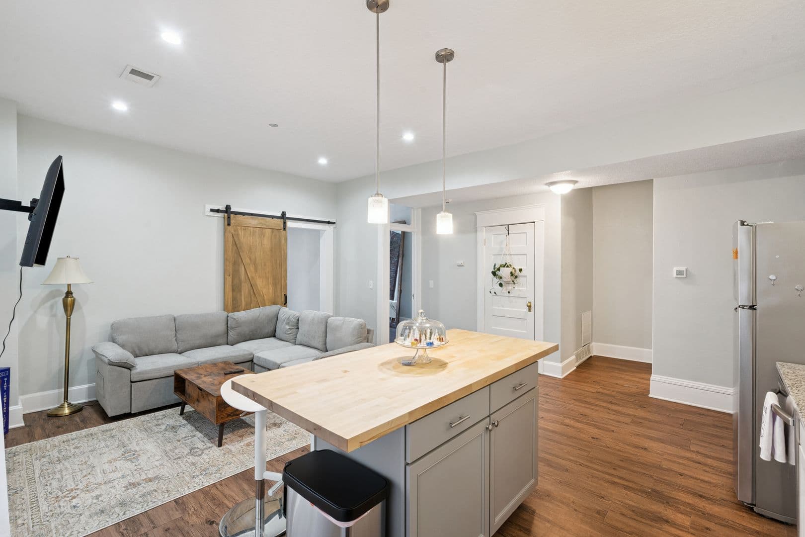 Davenport Apartment: 217 Brady St