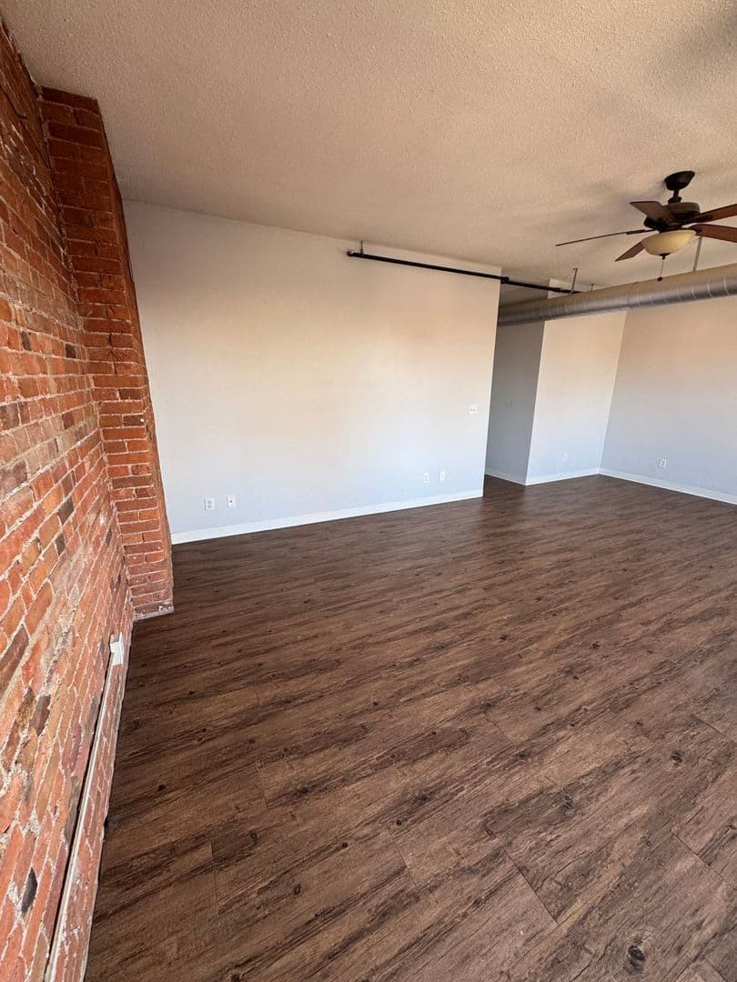 Davenport Apartment: 246 W 3rd St