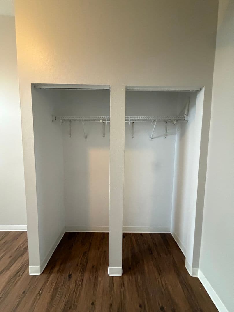 Davenport Apartment: 246 W 3rd St