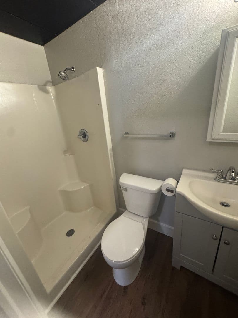 Davenport Apartment: 246 W 3rd St