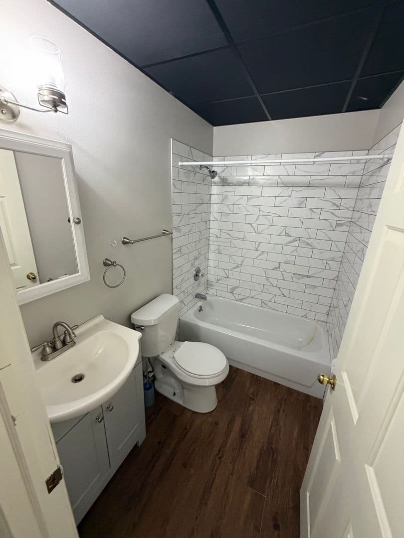 Davenport Apartment: 246 W 3rd St
