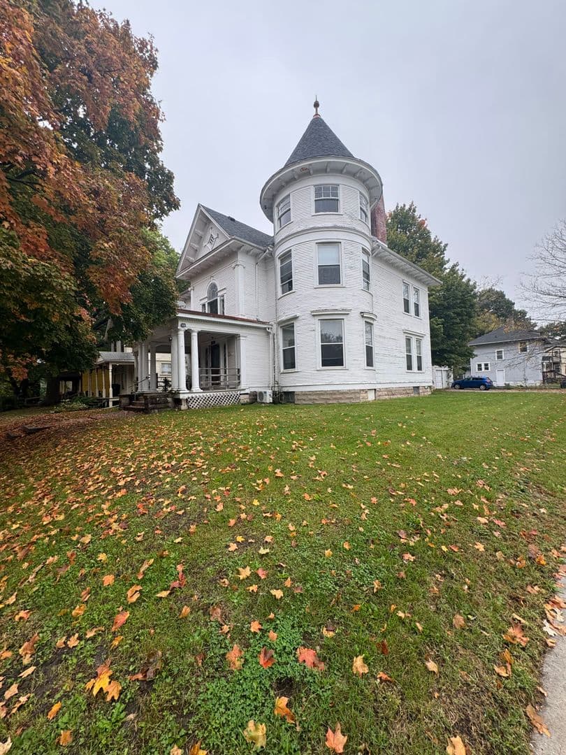 Davenport Apartment: 703 E. 14th St.