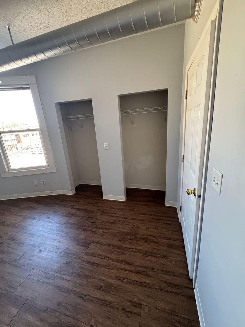 Davenport Apartment: 246 W 3rd St
