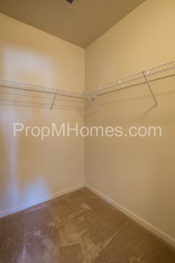 Portland Condo: 11850 NW Hollysprings Lane Unit 403