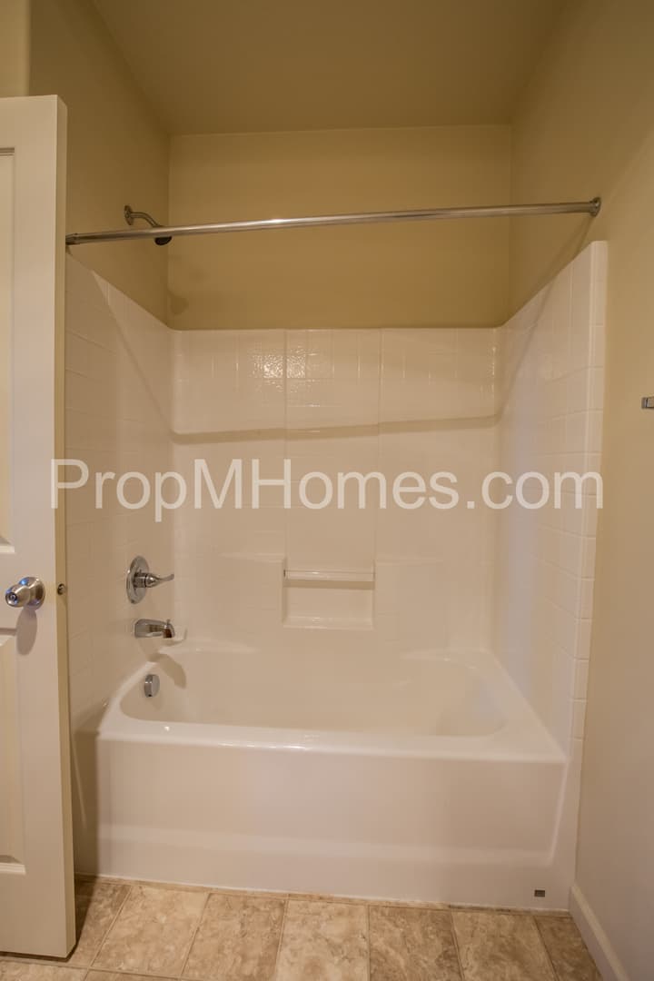 Portland Condo: 11850 NW Hollysprings Lane Unit 403