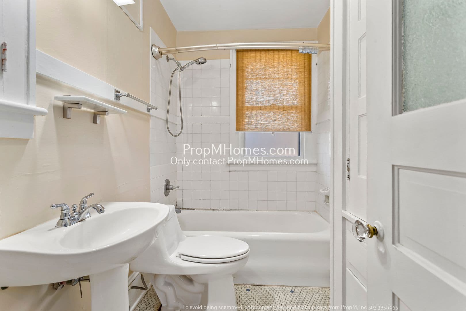 Portland Apartment: 2240 NE 14th Avenue Unit 3