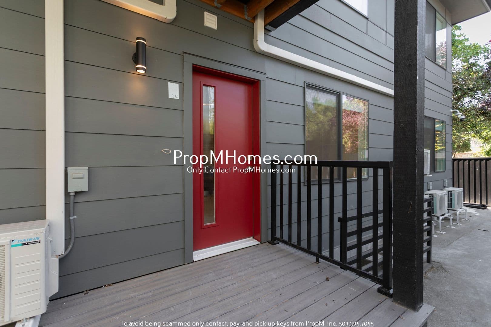 Portland Apartment: 2809 SE Washington Street