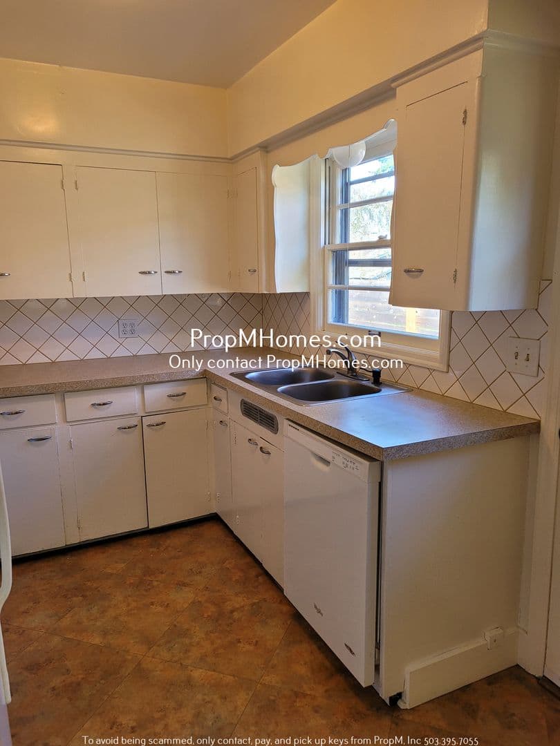 Portland House: 3031 SE 52nd Avenue