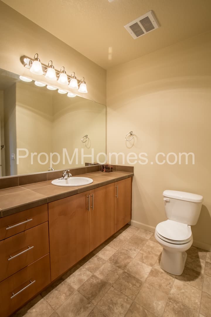 Portland Condo: 11850 NW Hollysprings Lane Unit 403