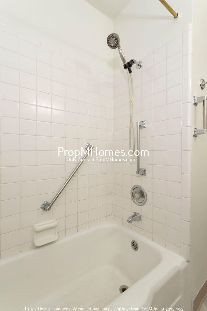 Lake Oswego House: 776 C Avenue