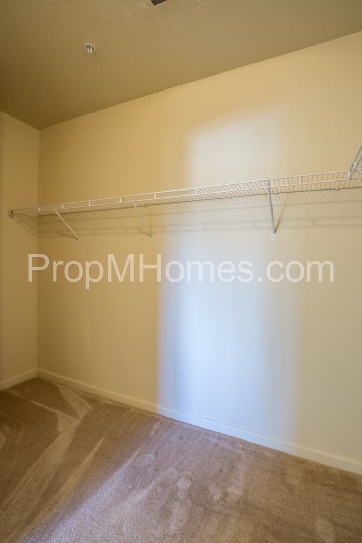 Portland Condo: 11850 NW Hollysprings Lane Unit 403