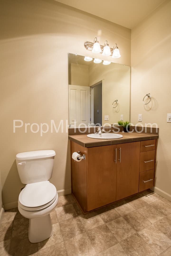 Portland Condo: 11850 NW Hollysprings Lane Unit 403