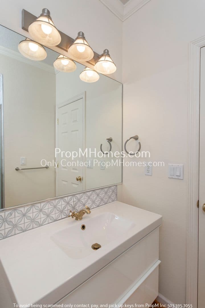 Portland House: 1240 SW Cheltenham Street