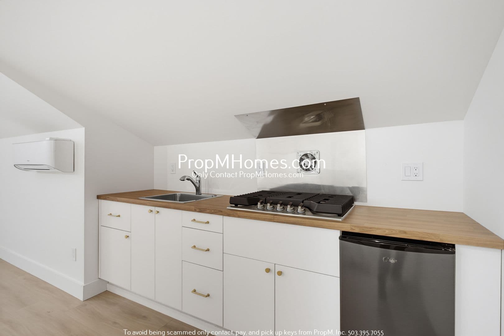 Portland Apartment: 2809 SE Washington Street